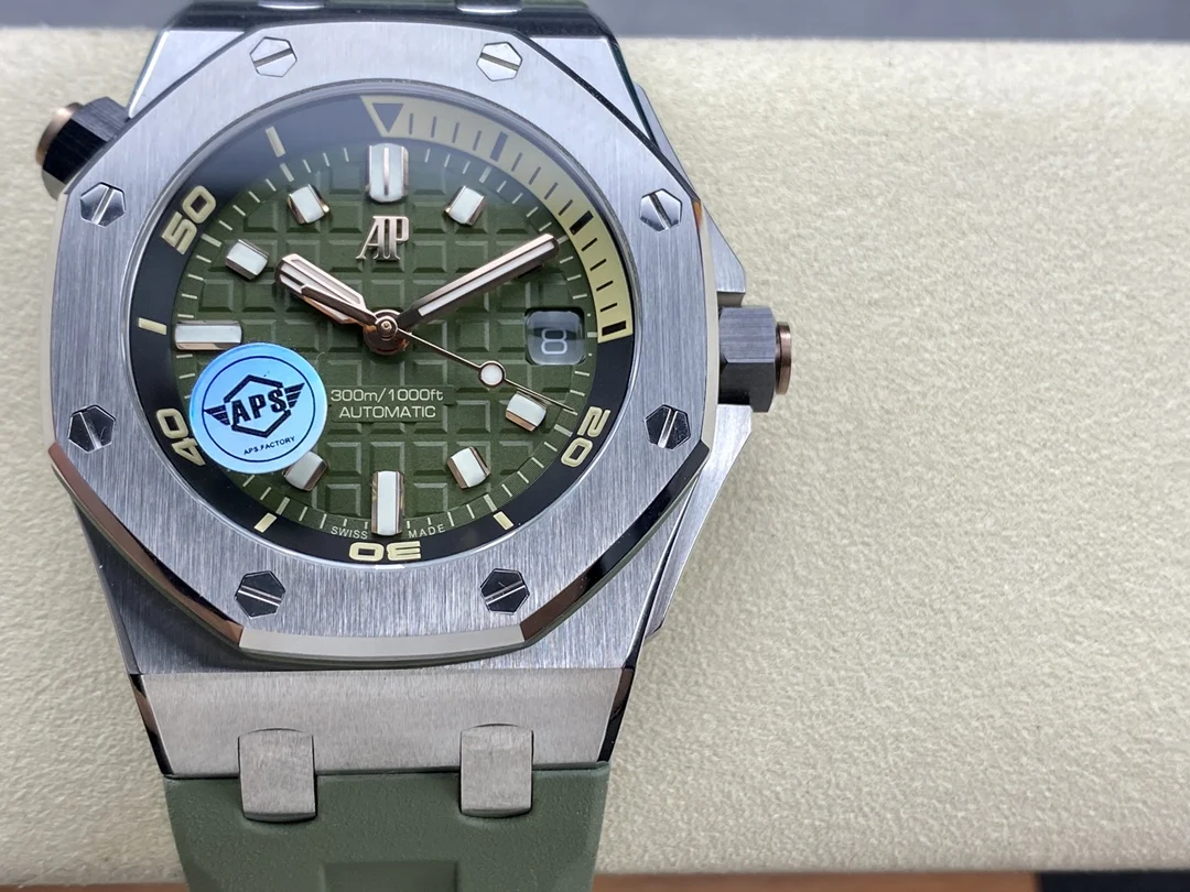 Audemars Piguet 15720ST — photographed off the sweep