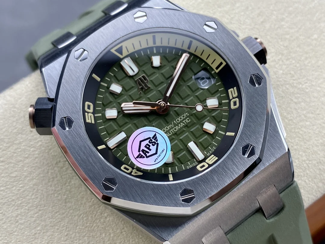 Audemars Piguet 15720ST — photographed off the sweep