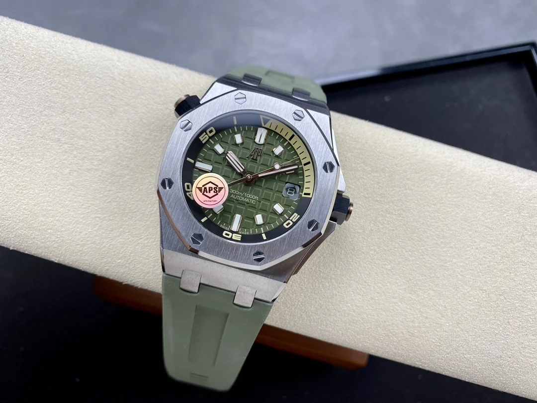 Audemars Piguet 15720ST — photographed off the sweep