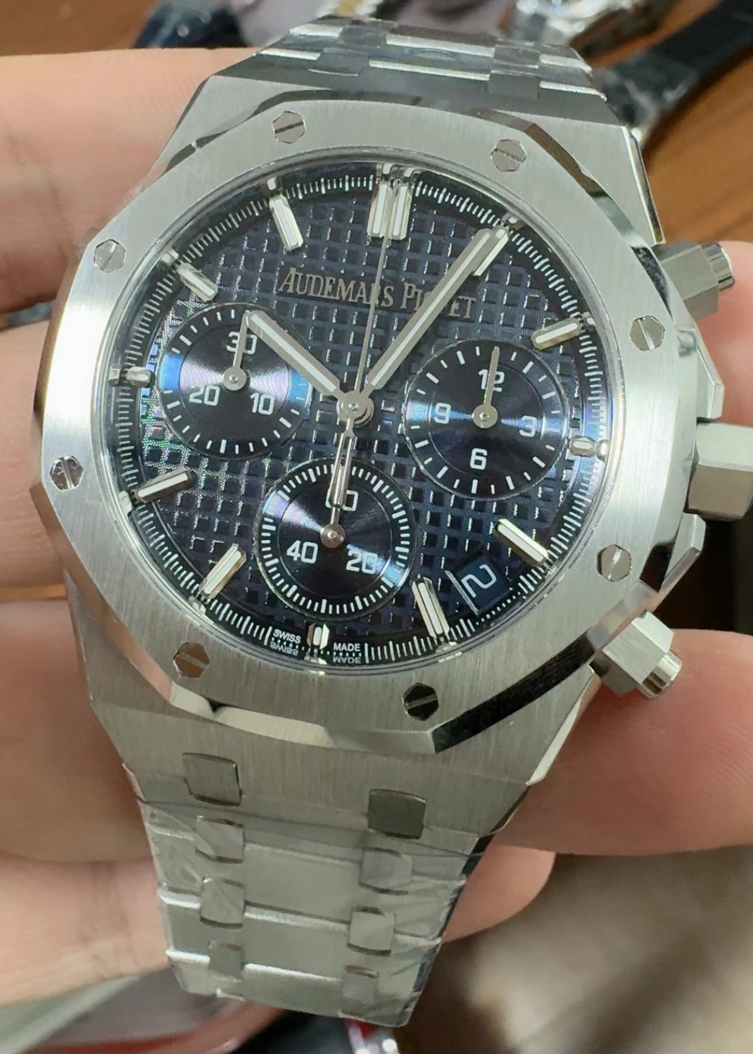 Audemars Piguet 26240 — photographed off the sweep