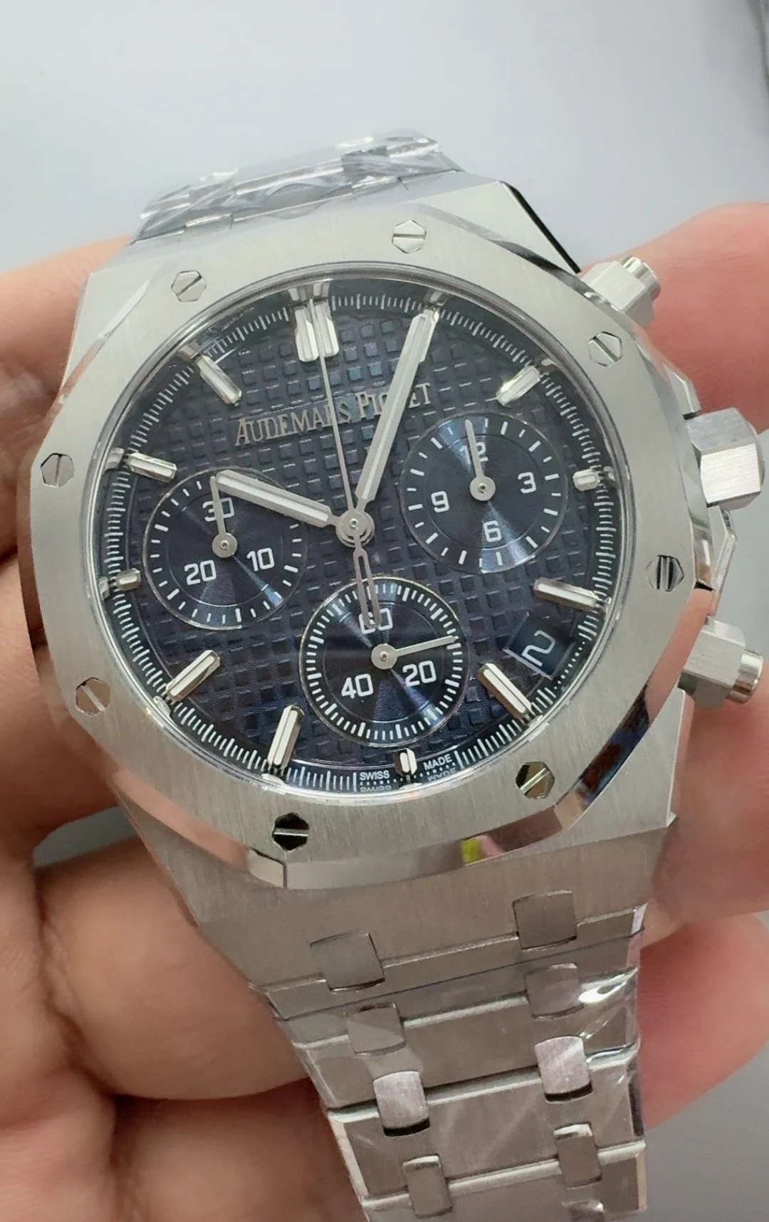 Audemars Piguet 26240 — photographed off the sweep