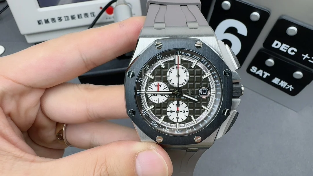 Audemars Piguet 26400 — photographed off the sweep