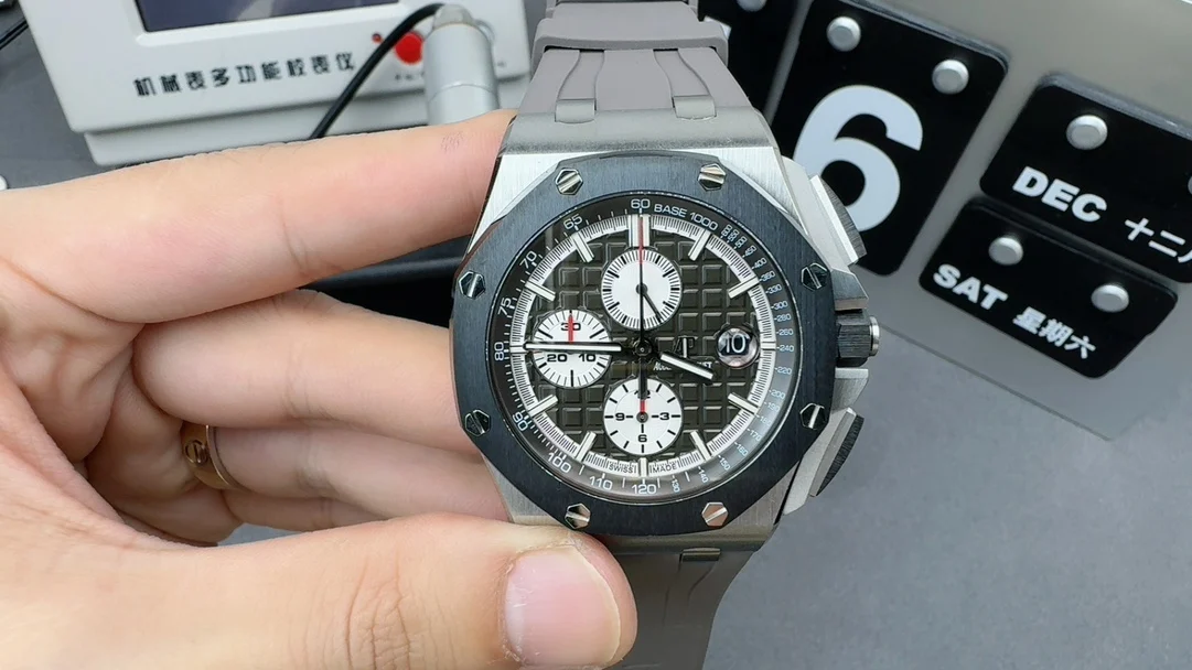Audemars Piguet 26400 — photographed off the sweep