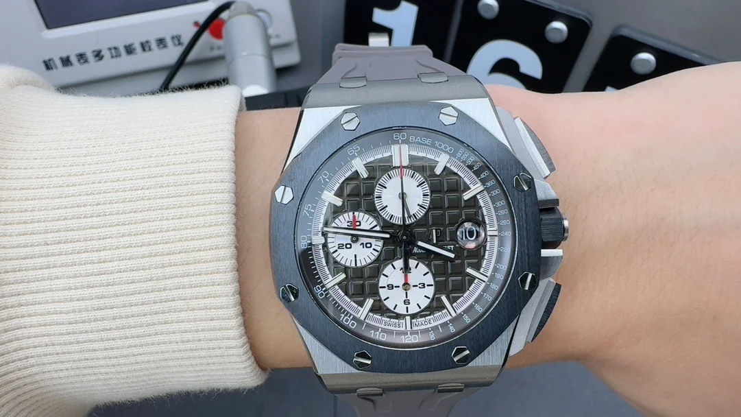 Audemars Piguet 26400 — photographed off the sweep