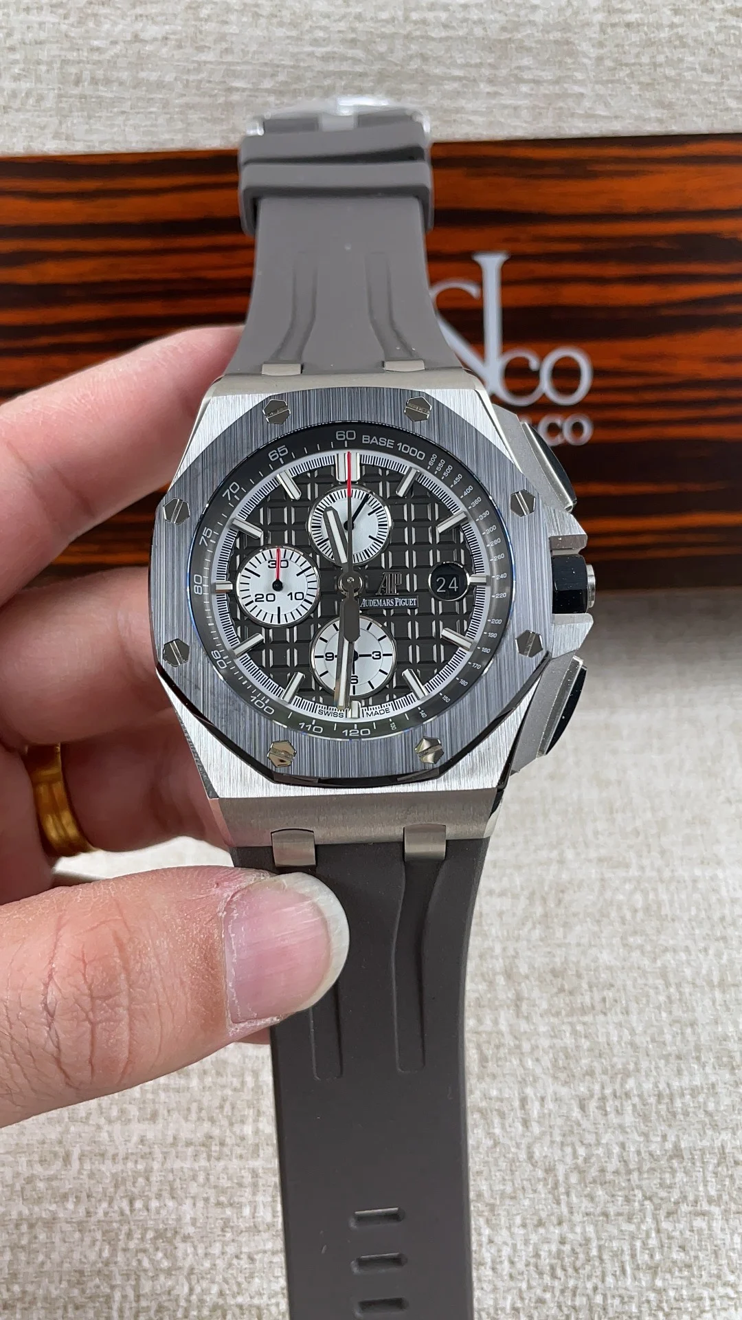 Audemars Piguet 26400 — photographed off the sweep