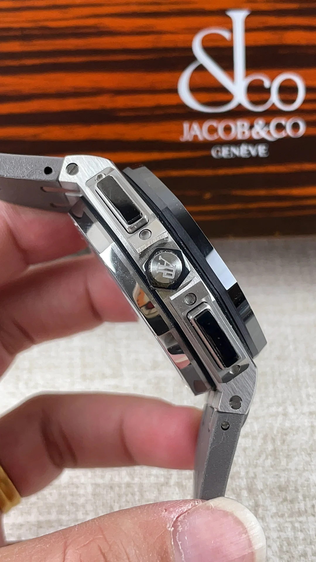 Audemars Piguet 26400 — photographed off the sweep