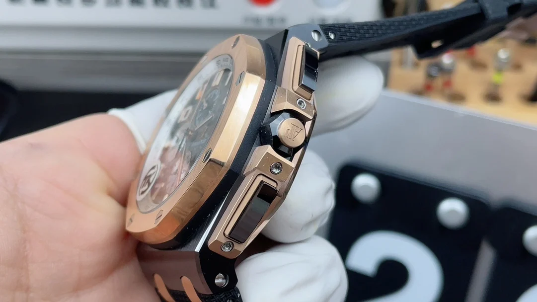 Audemars Piguet 26405 — photographed off the sweep