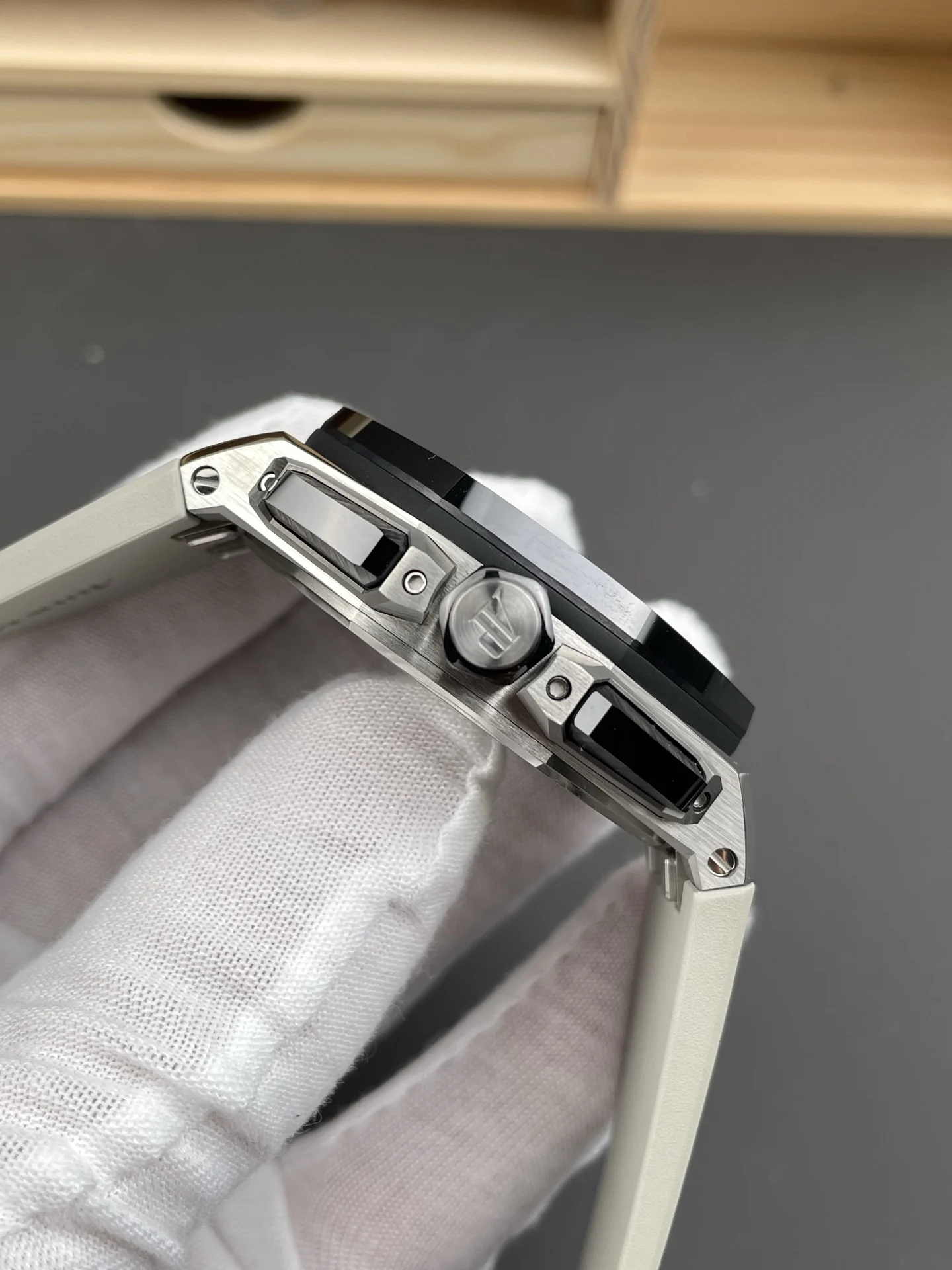 Audemars Piguet 26420 — photographed off the sweep
