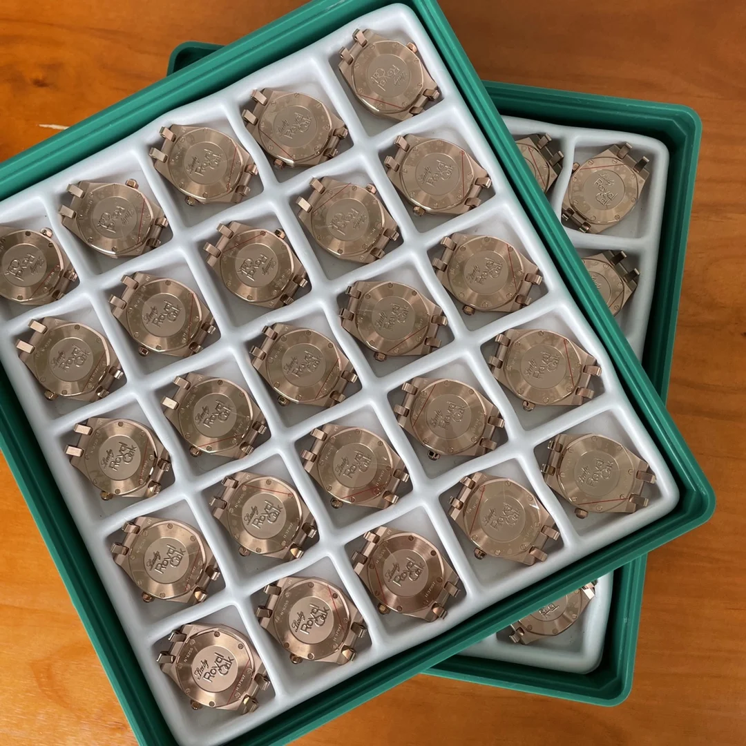 Audemars Piguet 67621 — photographed off the sweep