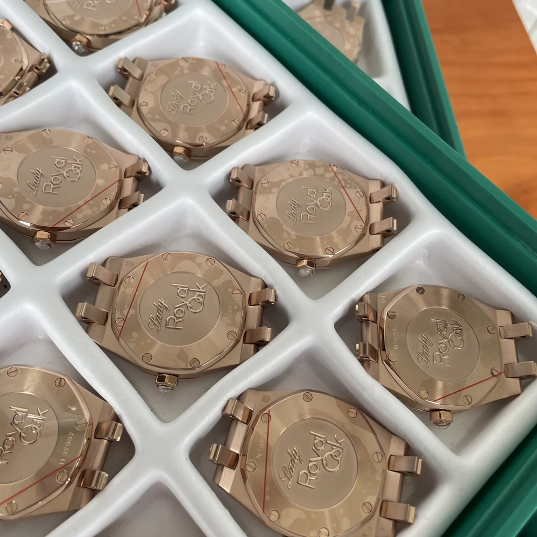 Audemars Piguet 67621 — photographed off the sweep