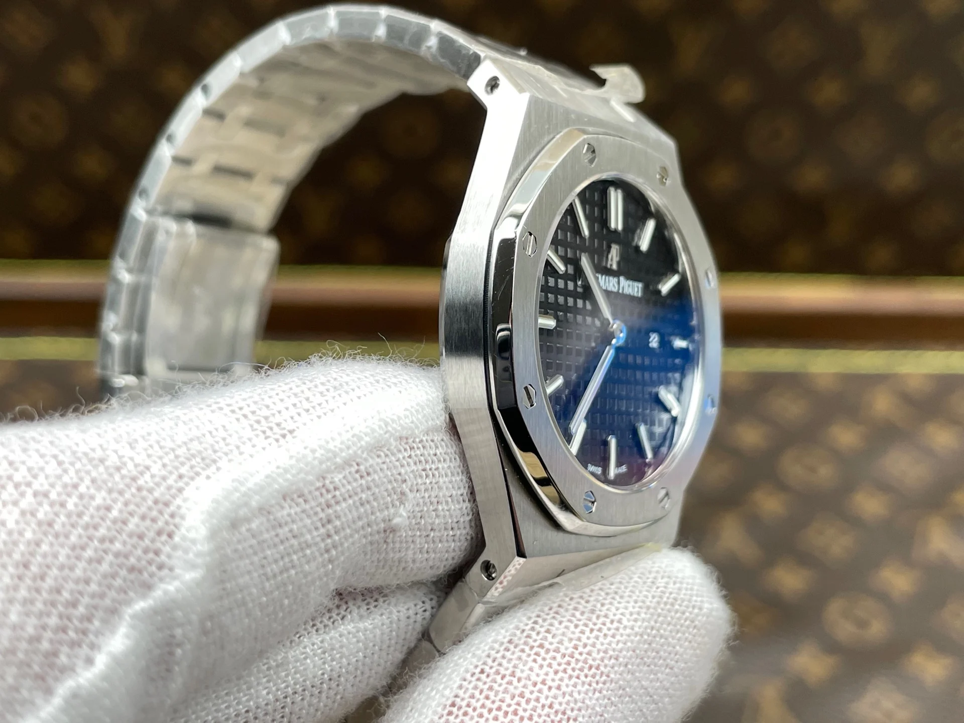 Audemars Piguet 67650 — photographed off the sweep