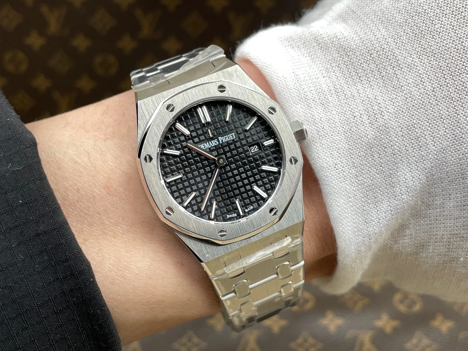Audemars Piguet 67650 — photographed off the sweep