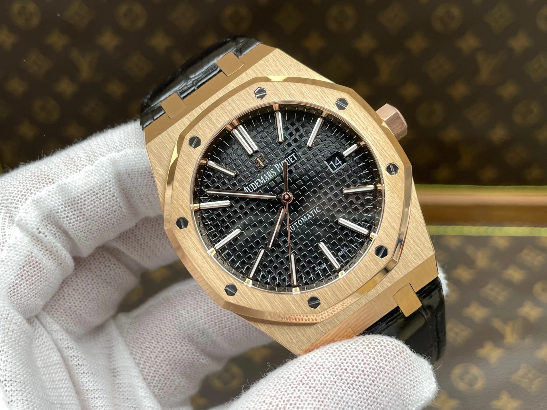 Audemars Piguet Black Dial 15400 — photographed off the sweep