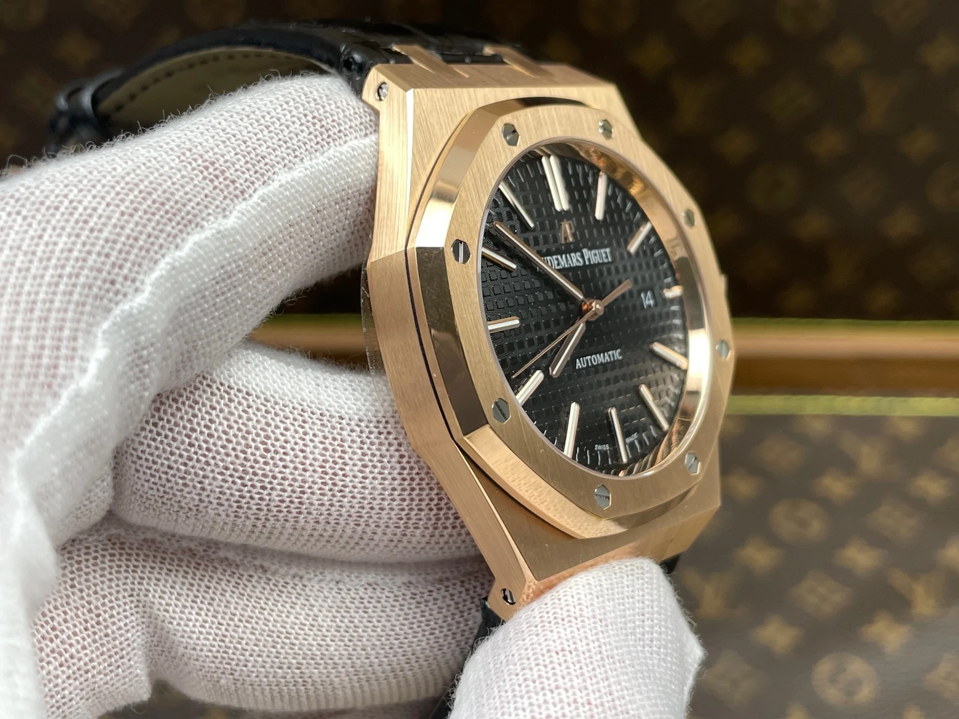 Audemars Piguet Black Dial 15400 — photographed off the sweep