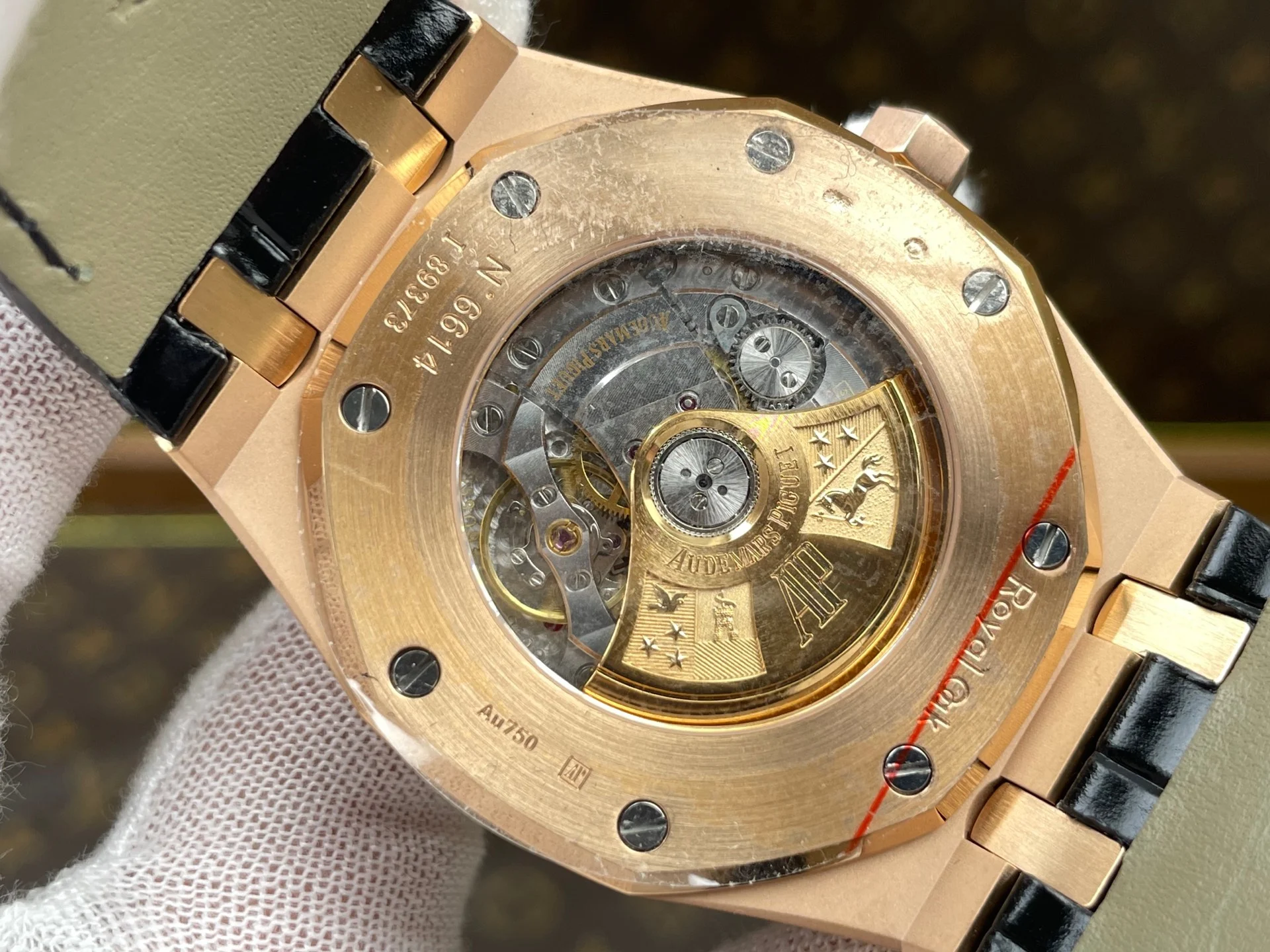 Audemars Piguet Black Dial 15400 — photographed off the sweep