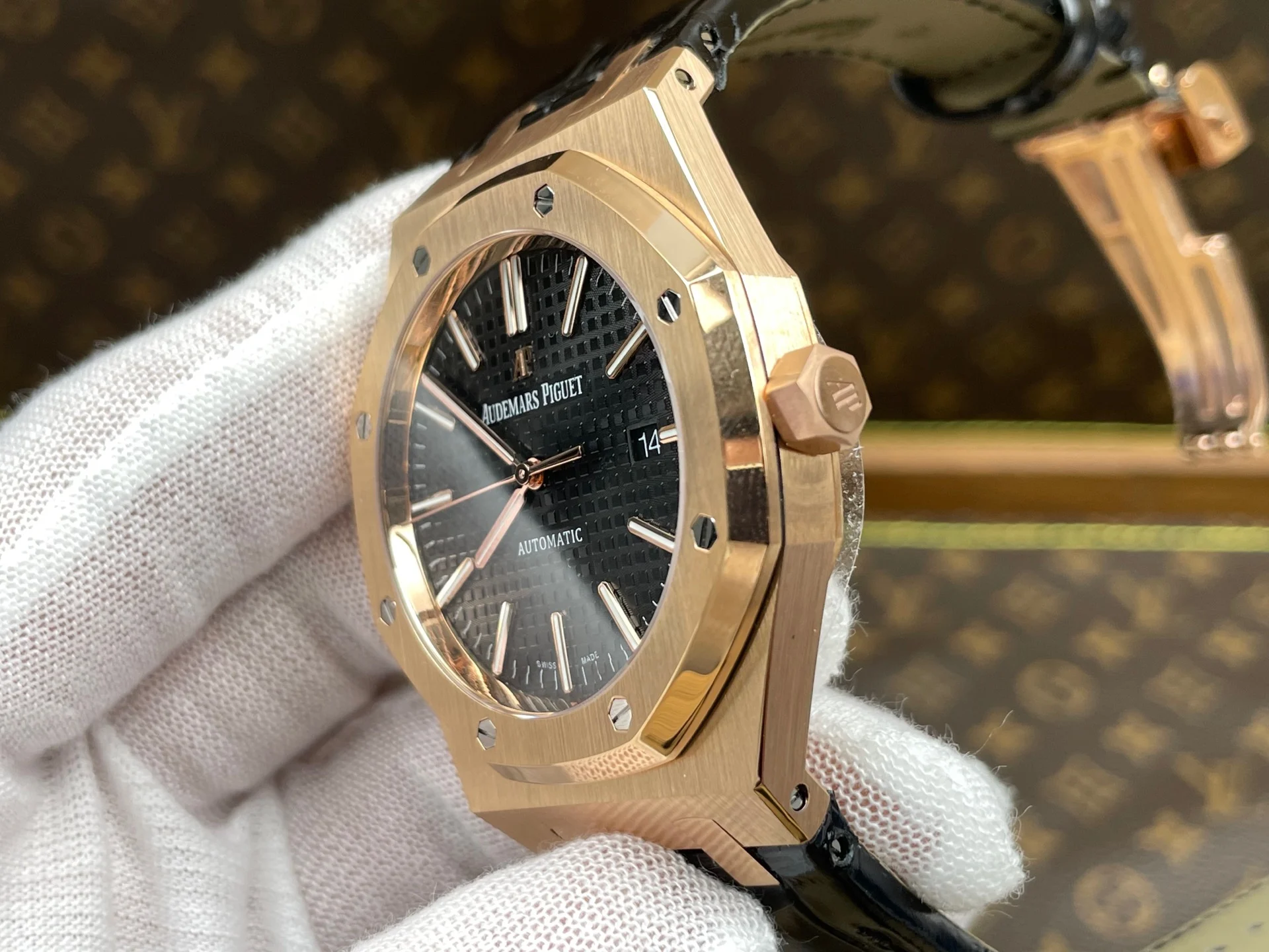 Audemars Piguet Black Dial 15400 — photographed off the sweep