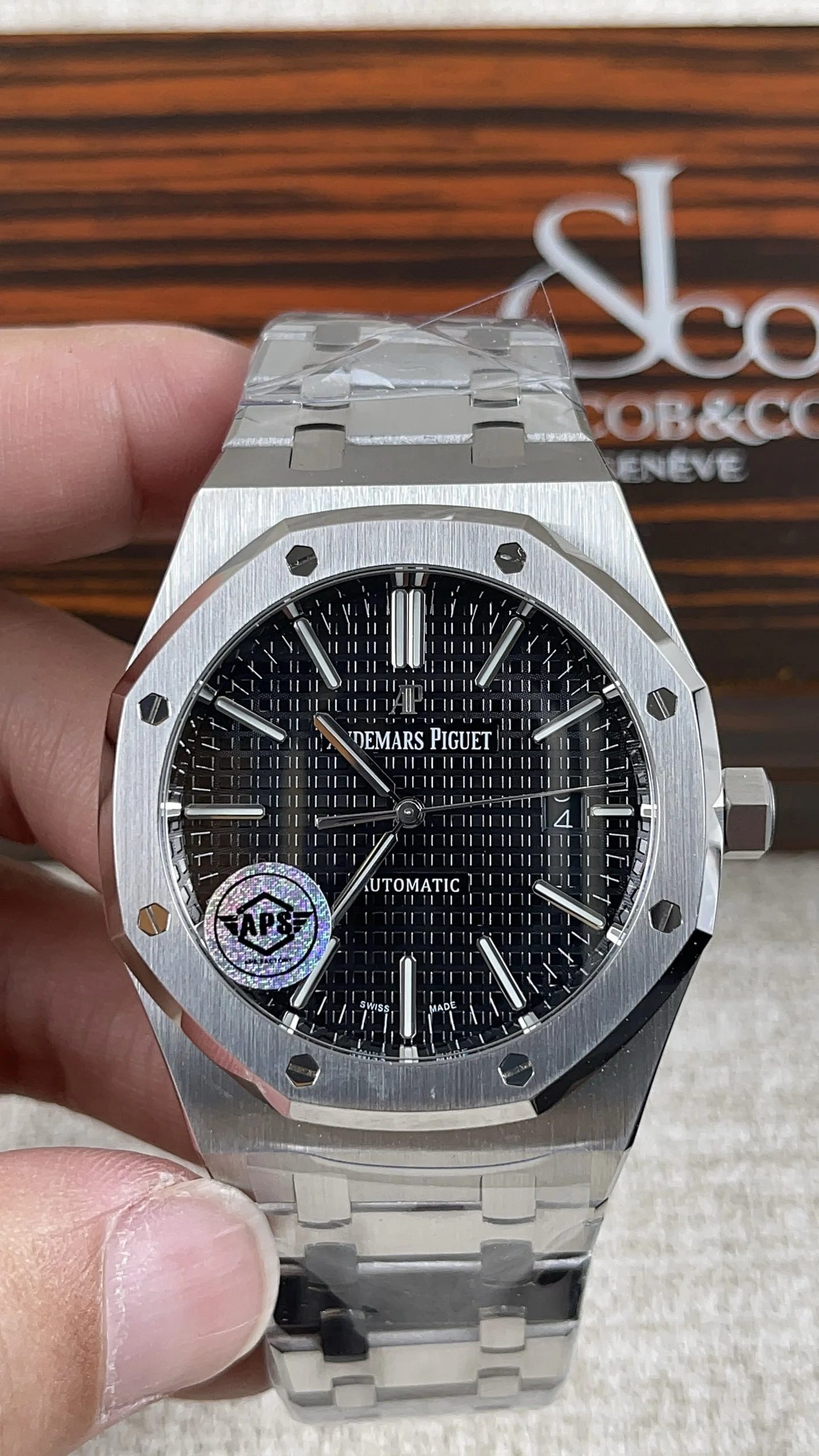 Audemars Piguet Black Dial 15400 — photographed off the sweep