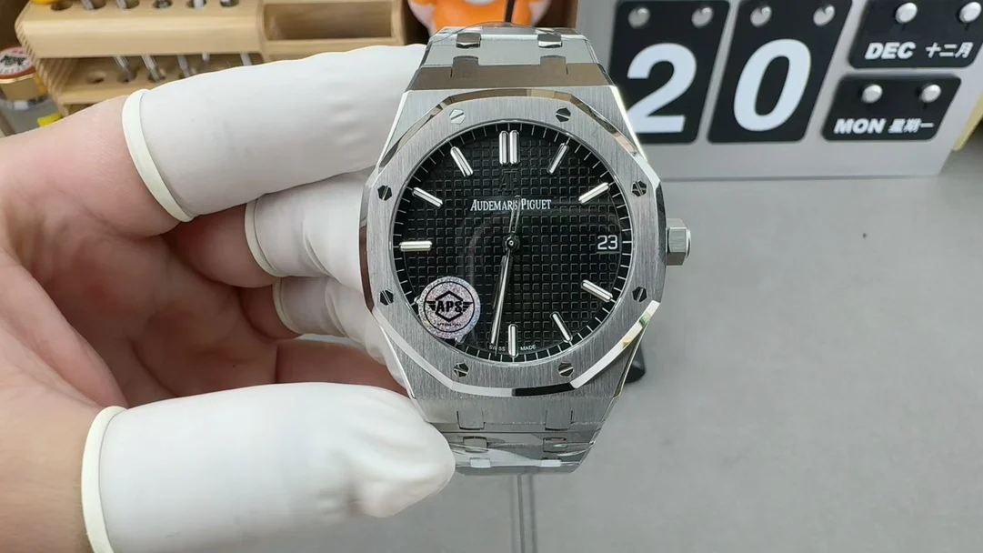 Audemars Piguet Black Dial 15500 — photographed off the sweep