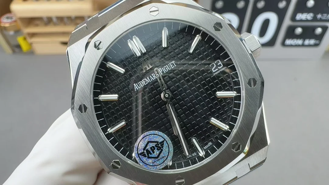 Audemars Piguet Black Dial 15500 — photographed off the sweep
