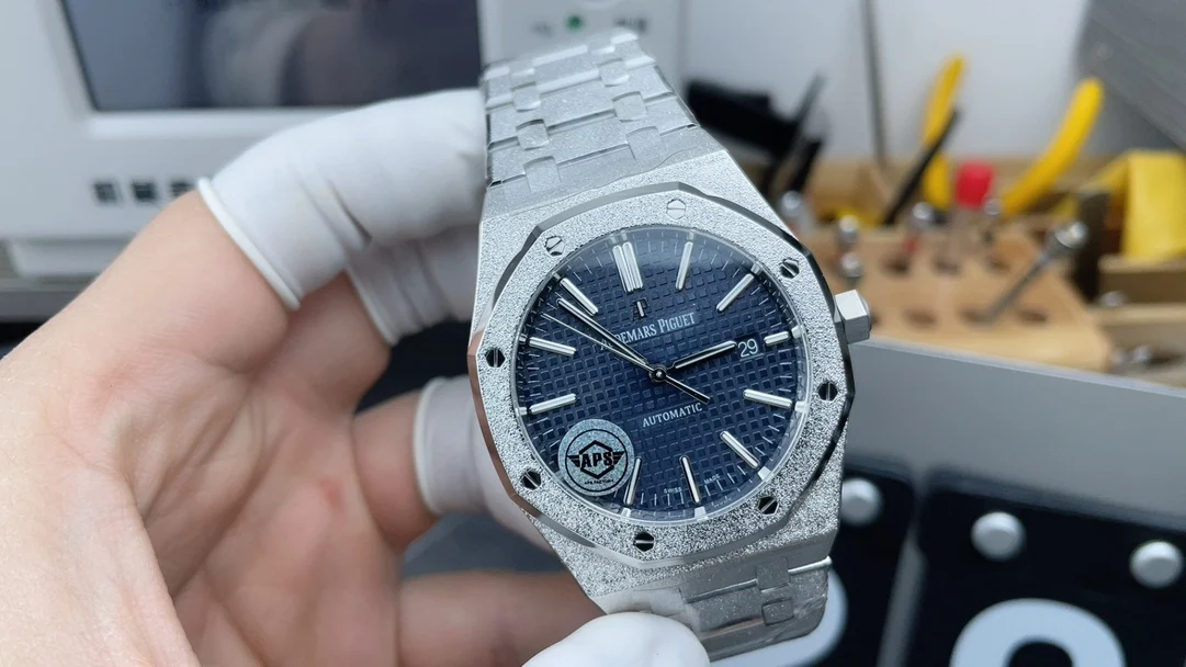 Audemars Piguet Blue Dial 15400 — photographed off the sweep