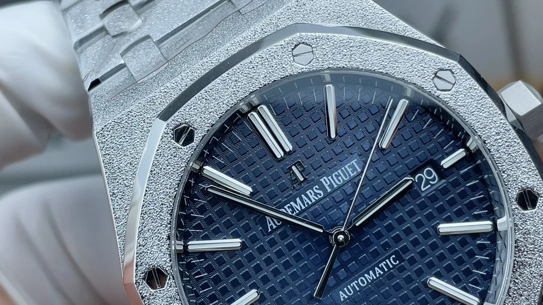 Audemars Piguet Blue Dial 15400 — photographed off the sweep