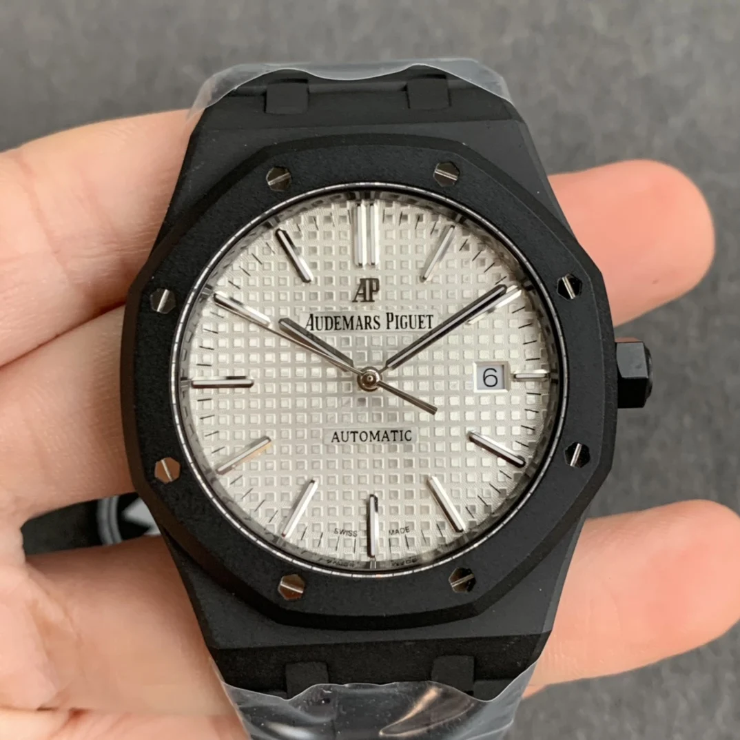 Audemars Piguet Carbon 15400 — photographed off the sweep