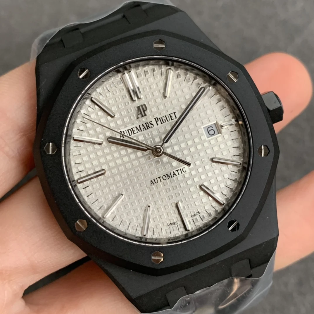 Audemars Piguet Carbon 15400 — photographed off the sweep