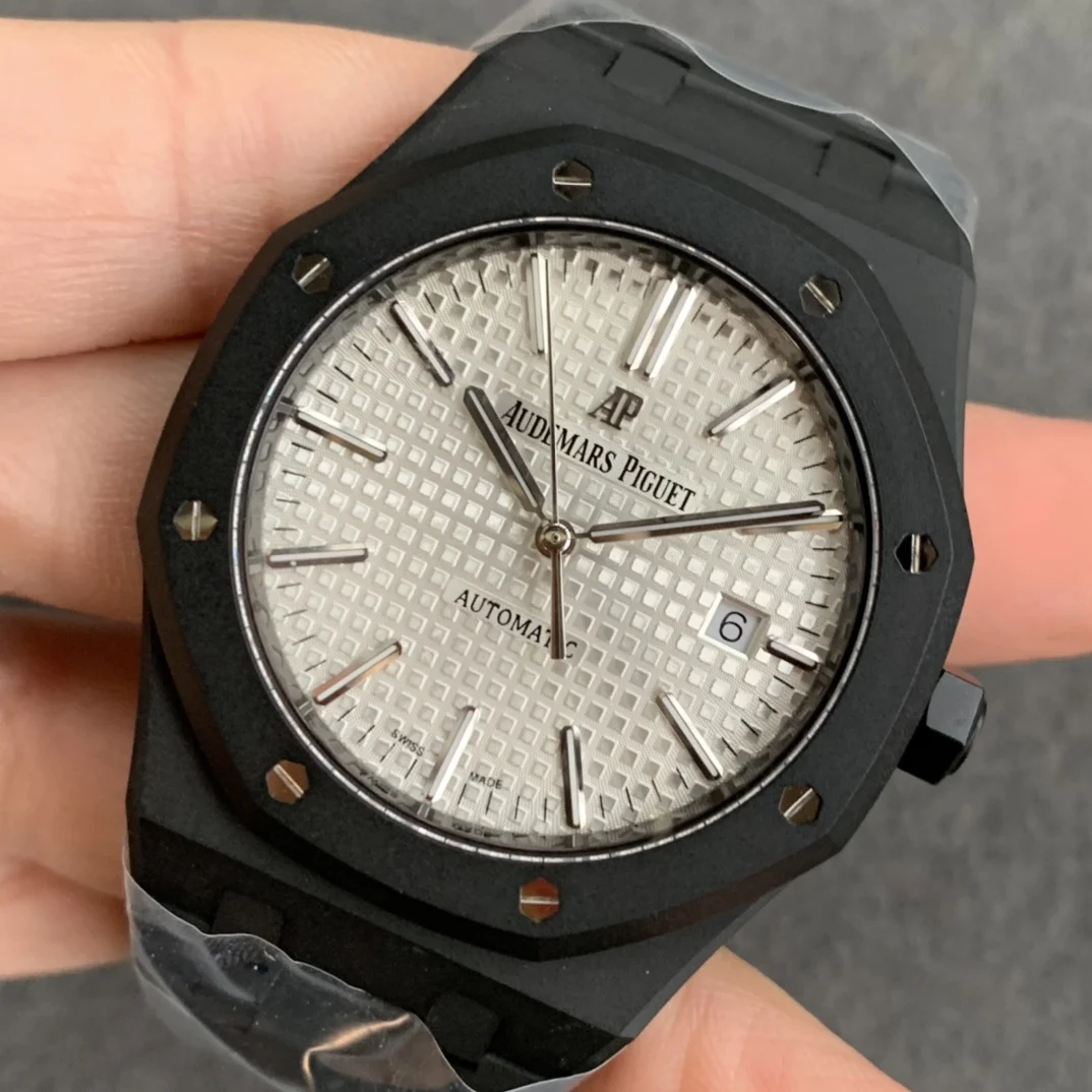 Audemars Piguet Carbon 15400 — photographed off the sweep