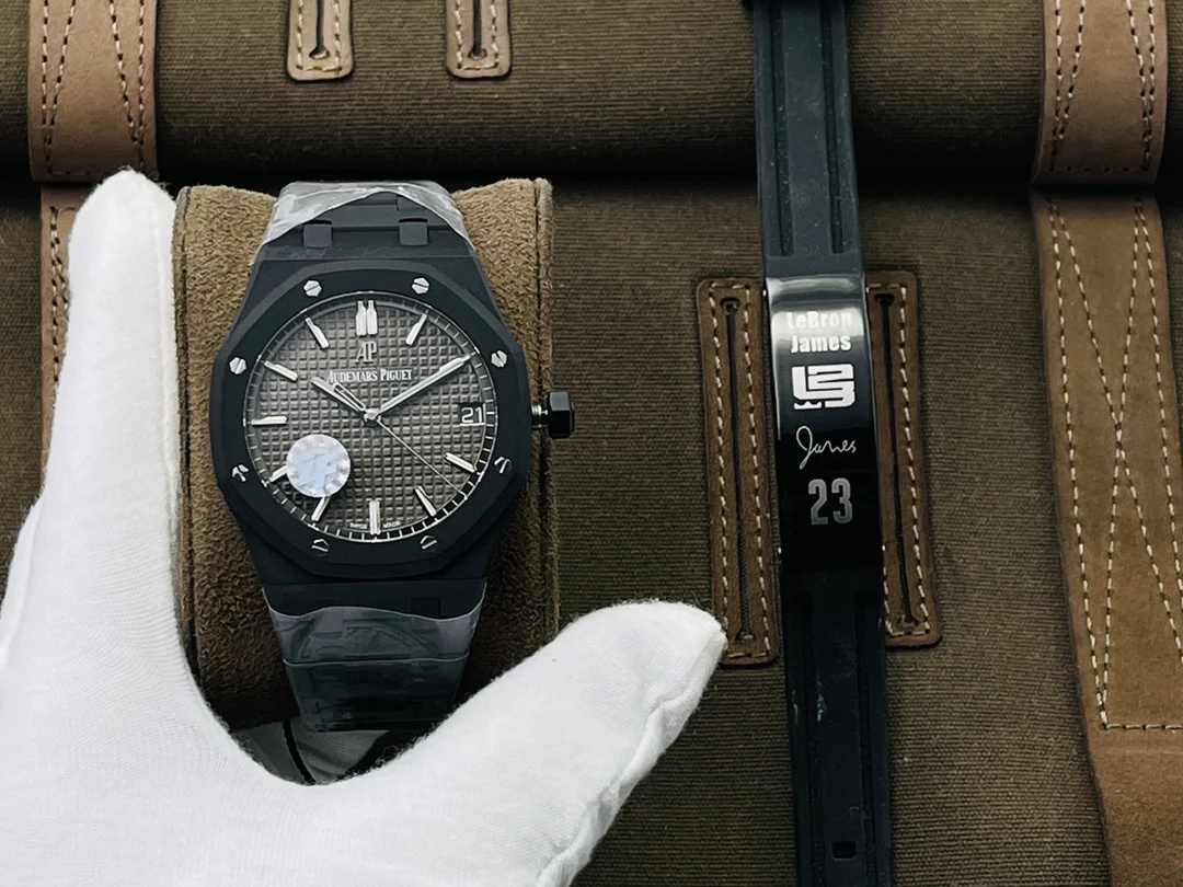 Audemars Piguet Carbon 15500 — photographed off the sweep