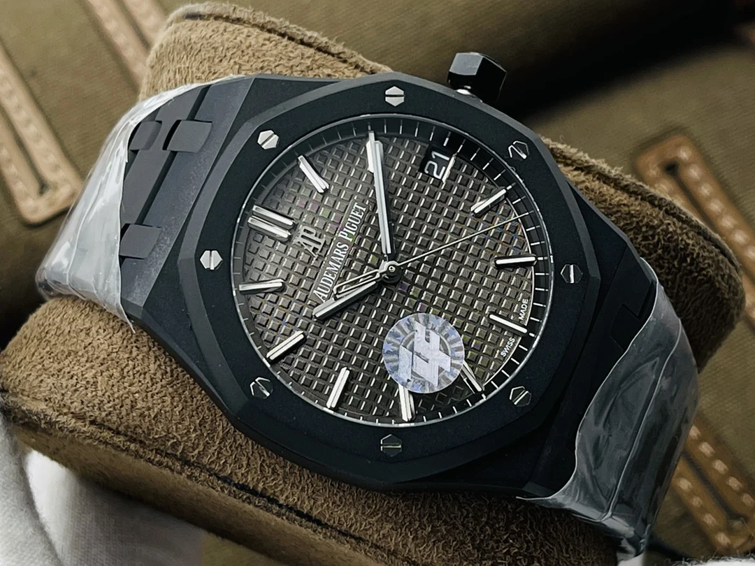 Audemars Piguet Carbon 15500 — photographed off the sweep