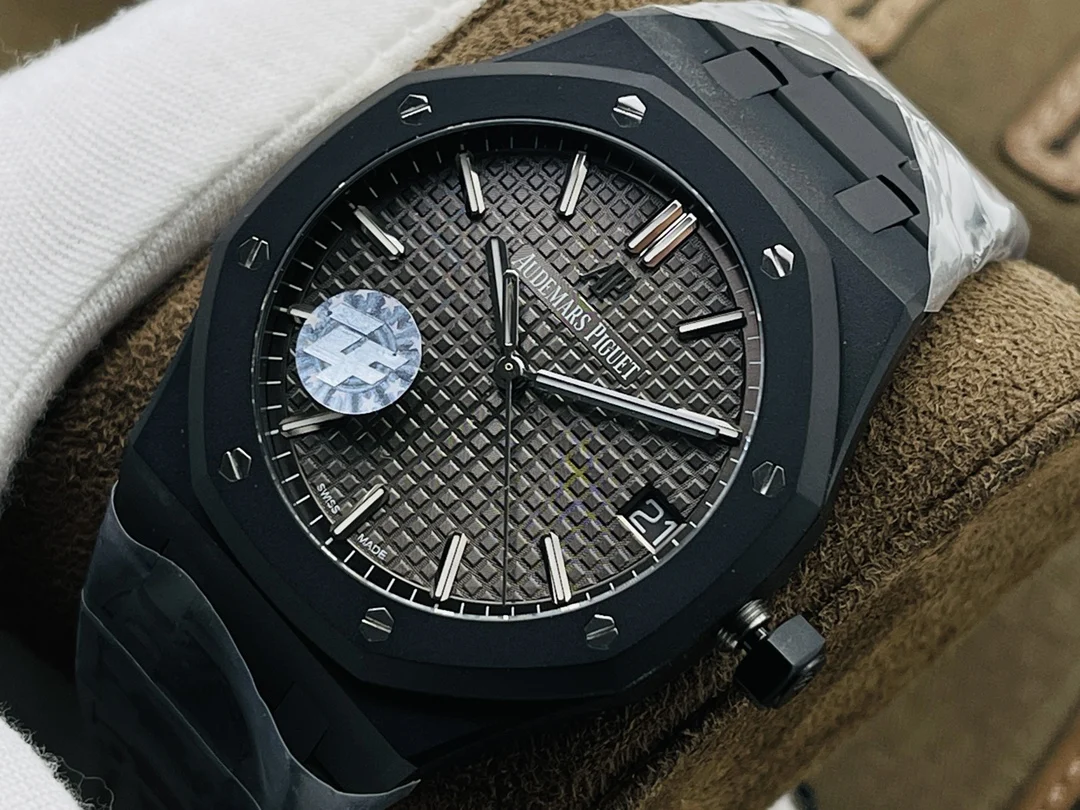 Audemars Piguet Carbon 15500 — photographed off the sweep