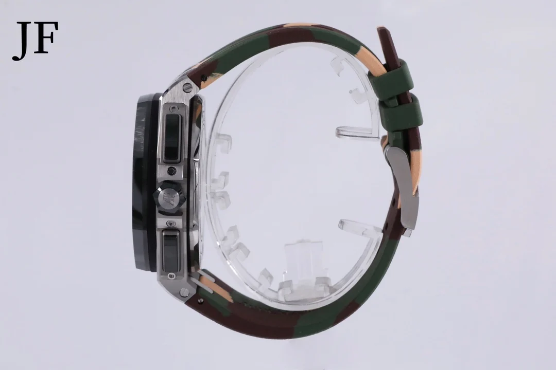 Audemars Piguet Ceramic Green Dial 26400 — photographed off the sweep