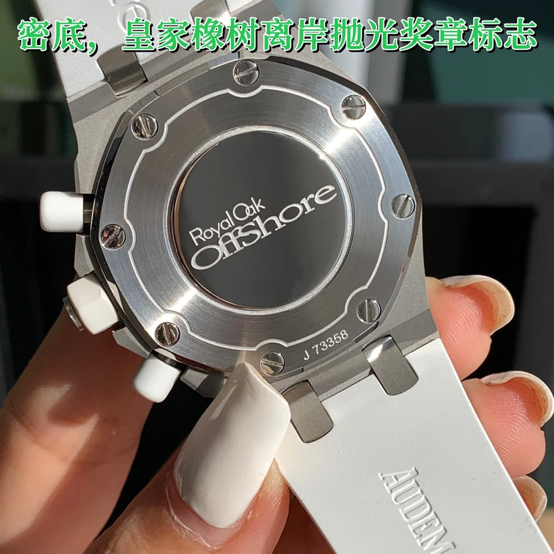 Audemars Piguet It still features a rubber-molded screw-in crown and button — photographed off the sweep