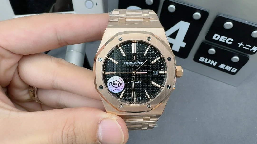 Audemars Piguet Rose Gold 15400 — photographed off the sweep