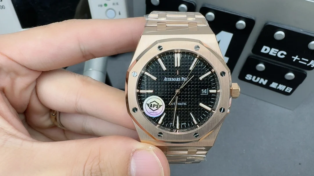 Audemars Piguet Rose Gold 15400 — photographed off the sweep