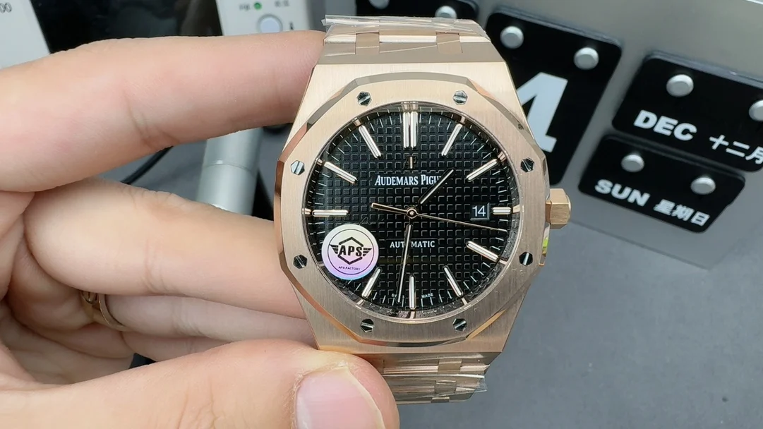 Audemars Piguet Rose Gold 15400 — photographed off the sweep