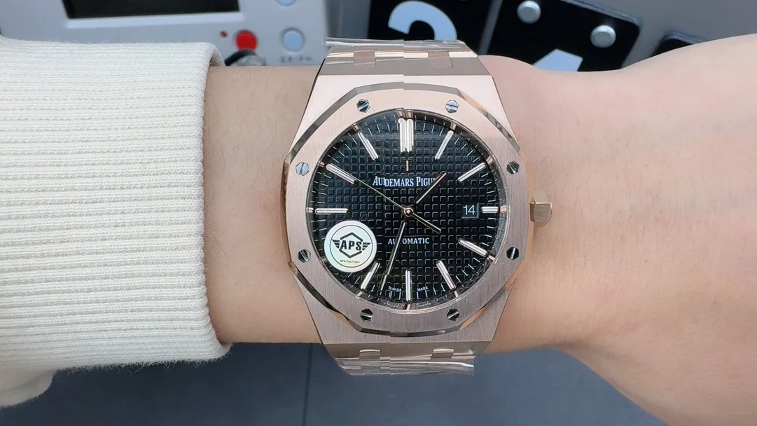 Audemars Piguet Rose Gold 15400 — photographed off the sweep