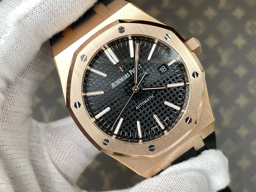 Audemars Piguet Rose Gold 15400 — photographed off the sweep