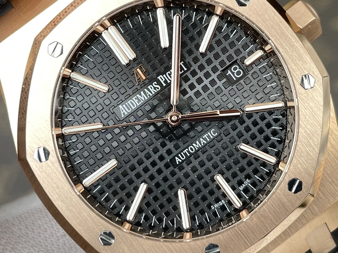 Audemars Piguet Rose Gold 15400 — photographed off the sweep