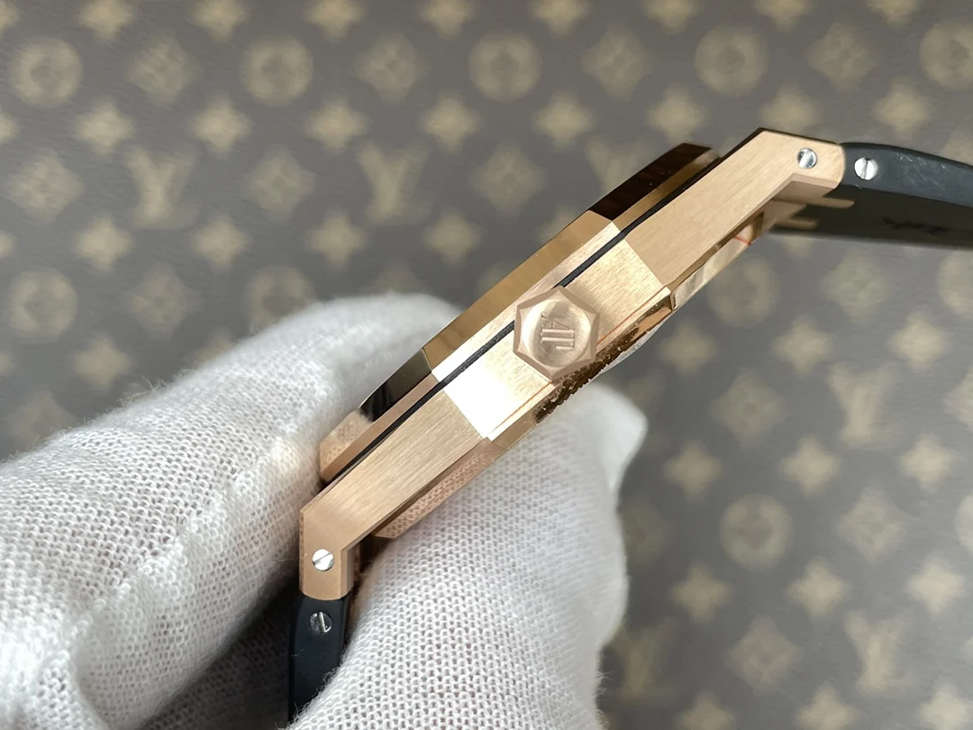 Audemars Piguet Rose Gold 15400 — photographed off the sweep