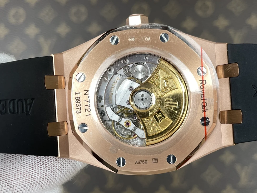 Audemars Piguet Rose Gold 15400 — photographed off the sweep