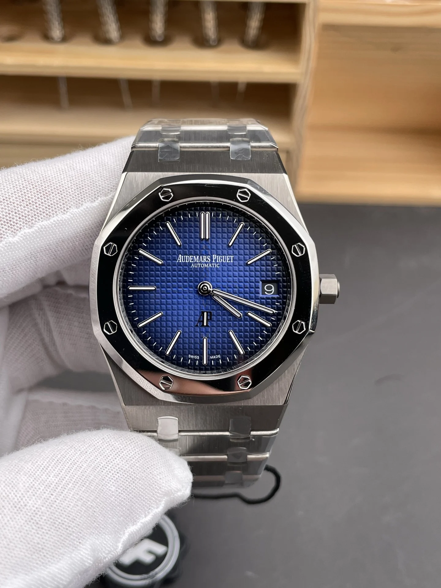 Audemars Piguet Royal Oak 15202 — photographed off the sweep