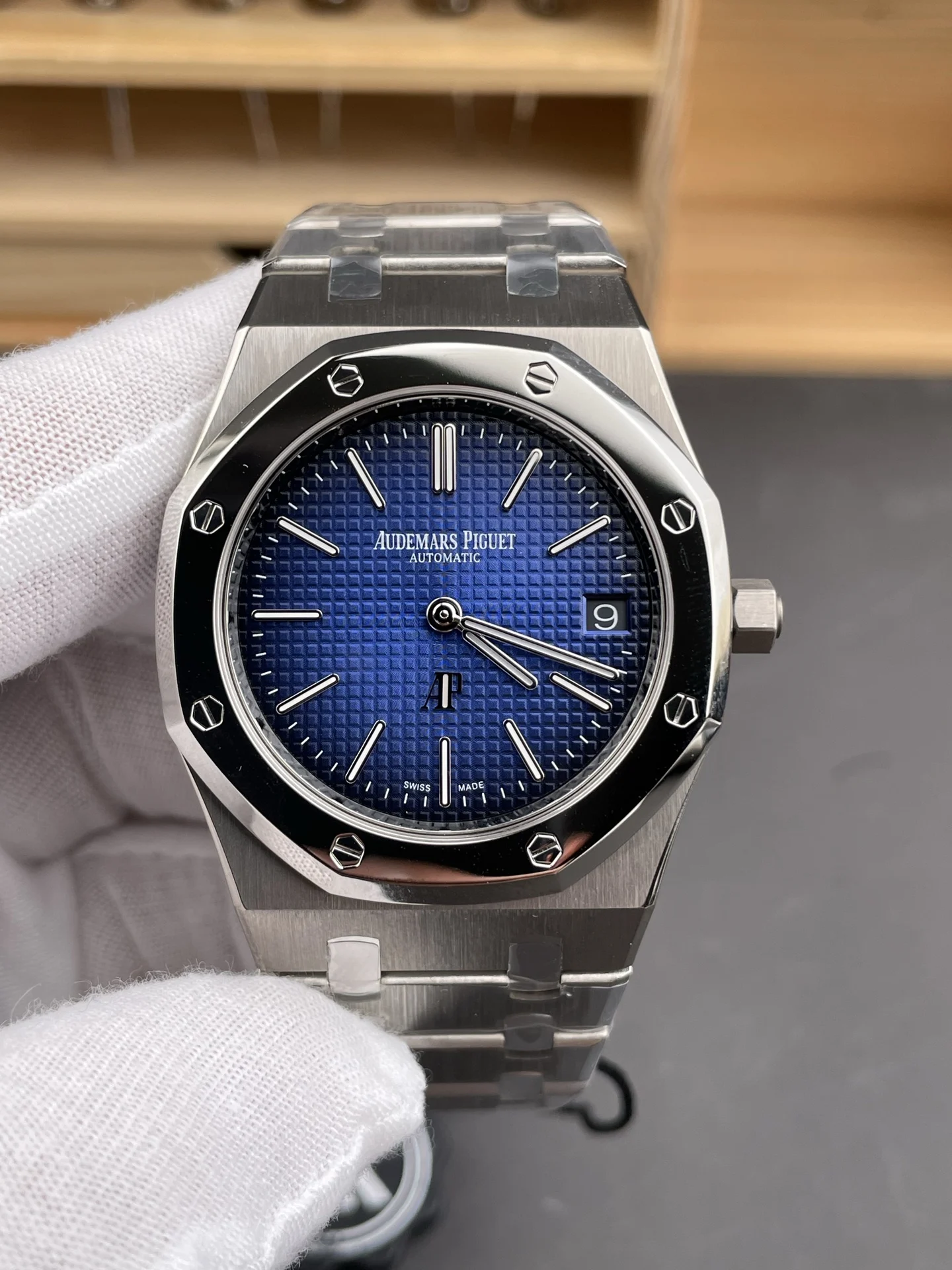 Audemars Piguet Royal Oak 15202 — photographed off the sweep