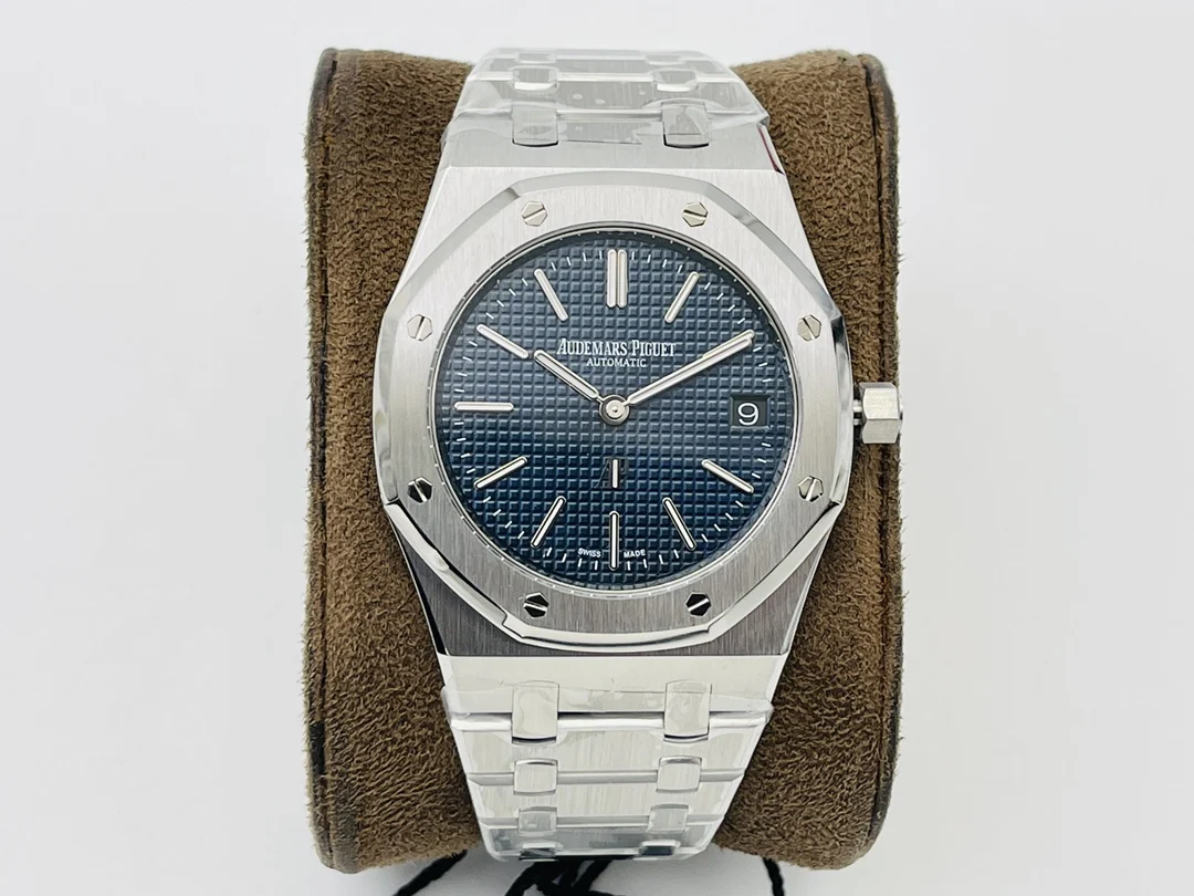 Audemars Piguet Royal Oak 15202OR — photographed off the sweep