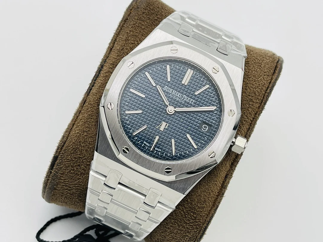 Audemars Piguet Royal Oak 15202OR — photographed off the sweep