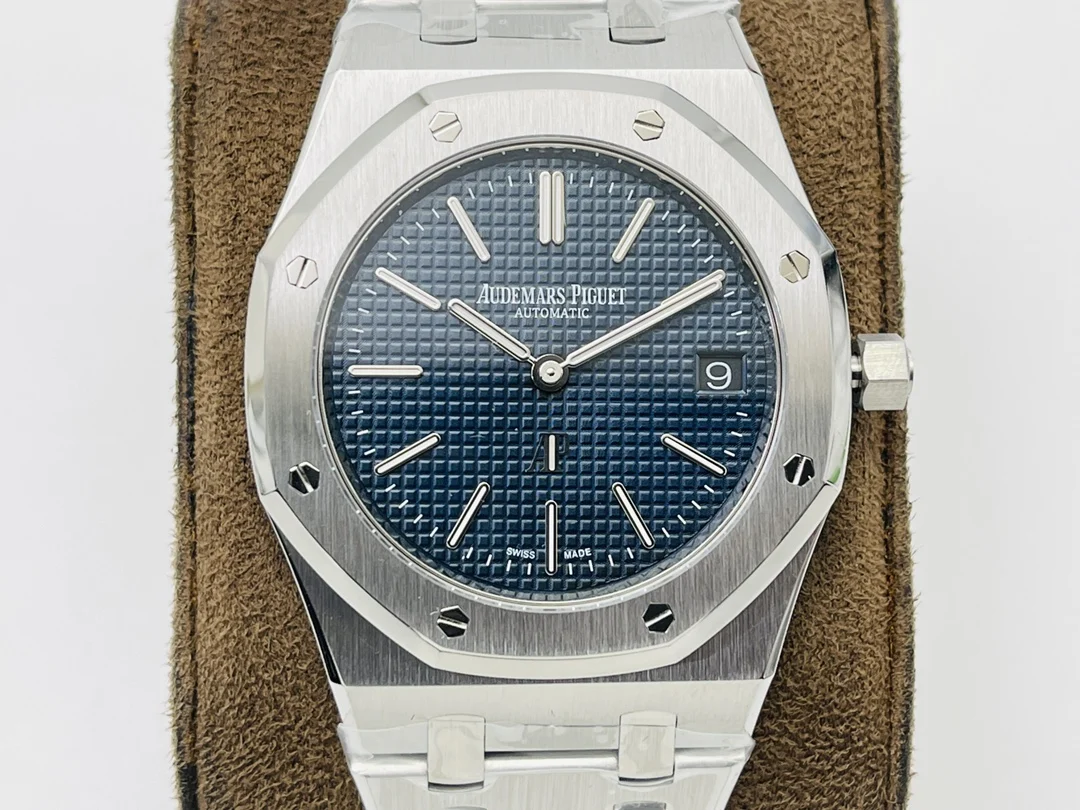 Audemars Piguet Royal Oak 15202OR — photographed off the sweep