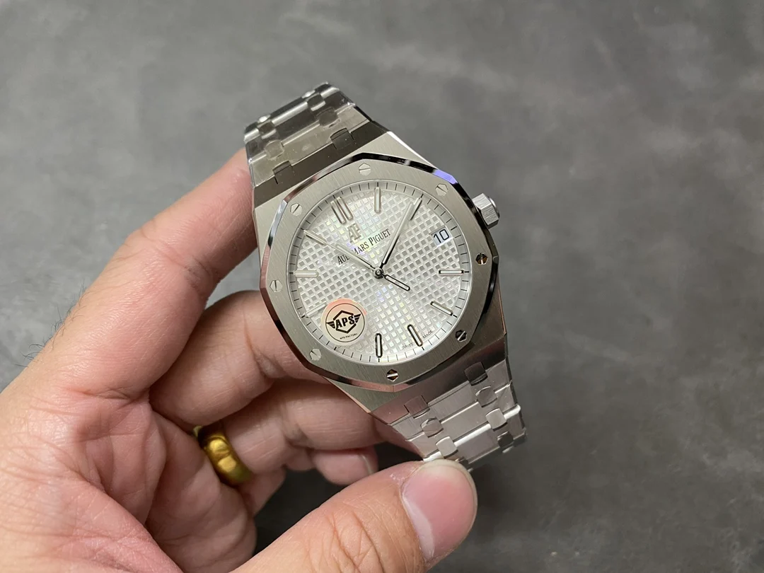 Audemars Piguet Royal Oak 15500 — photographed off the sweep