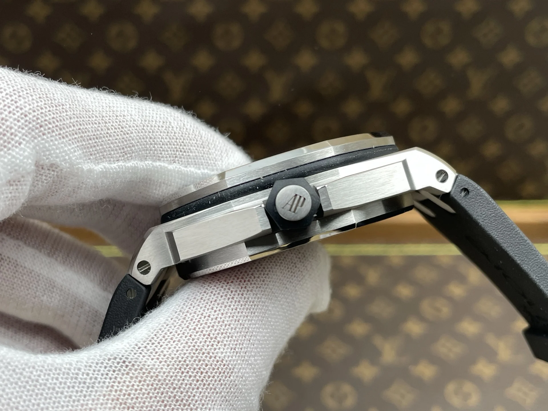 Audemars Piguet Royal Oak 15703 — photographed off the sweep