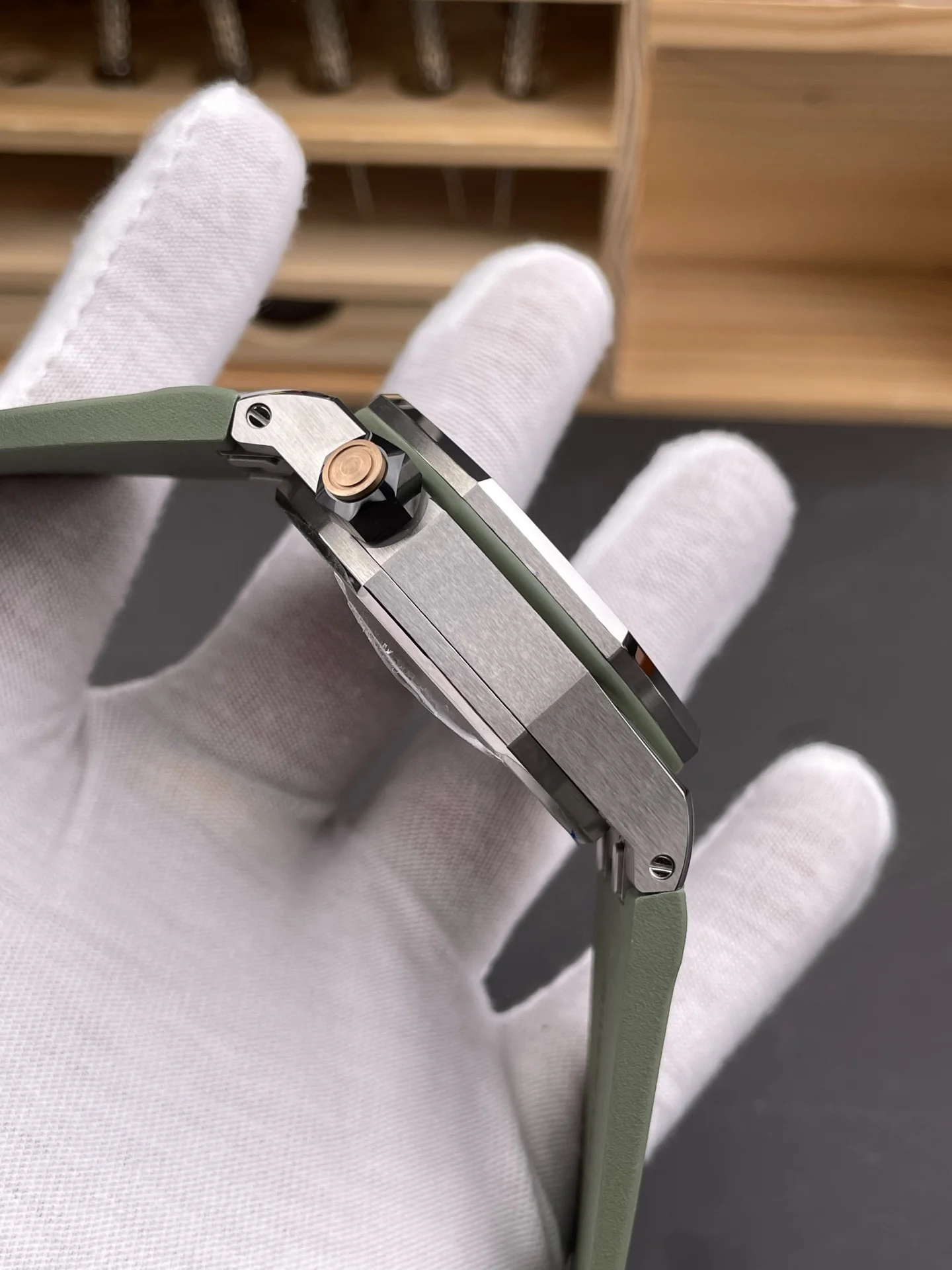 Audemars Piguet Royal Oak 15720 — photographed off the sweep