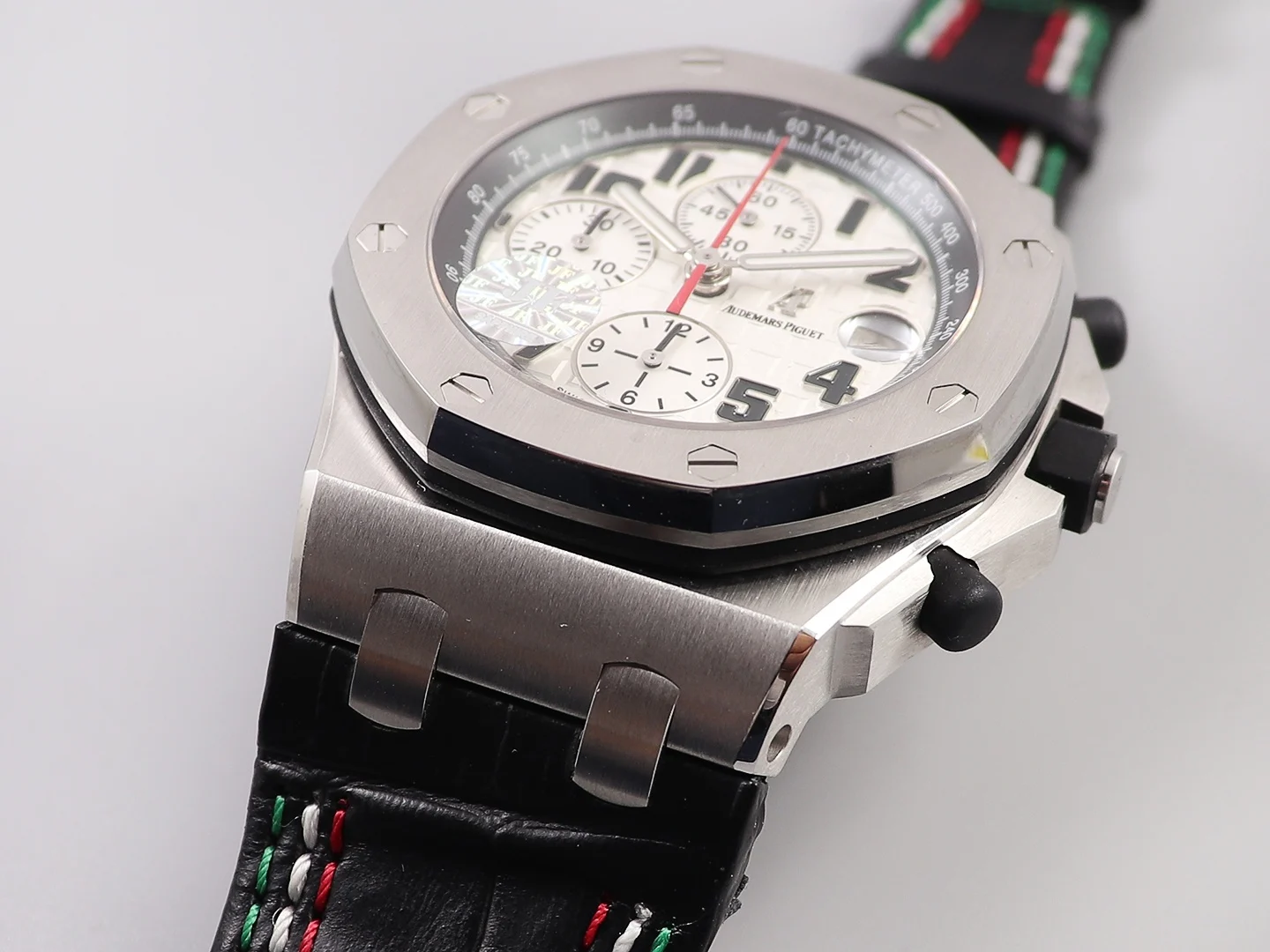 Audemars Piguet Royal Oak 26170 42 × 16mm — photographed off the sweep